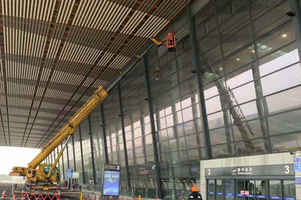 浦东玻璃幕墙维护和保养